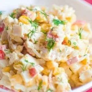 Sałatka krabowa – z paluszkami krabowymi surimi
